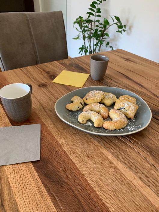 Frau Prof. Kaiser holt sich das Café nach Hause.